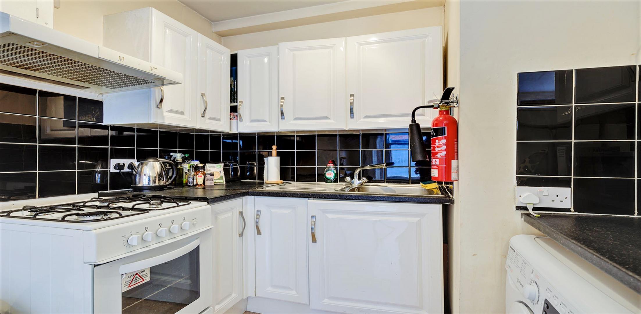 			Studio Apartment, 1 bath, 1 reception Flat			 Abingdon Road, High Street Kensington (Gas, water and electricity